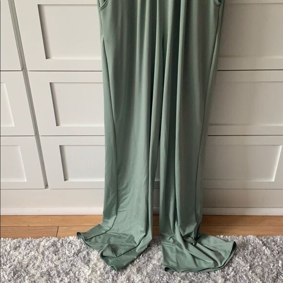 Pistachio jumpsuit - Picture 2 of 6